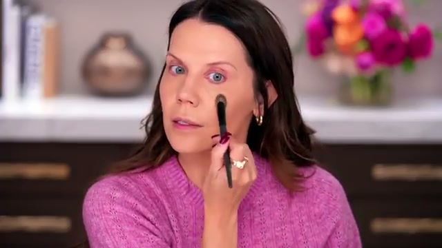 @tati reviewing Victoria Beckham Beauty The Concealer Pen at 07:03 in a YouTube Shorts video