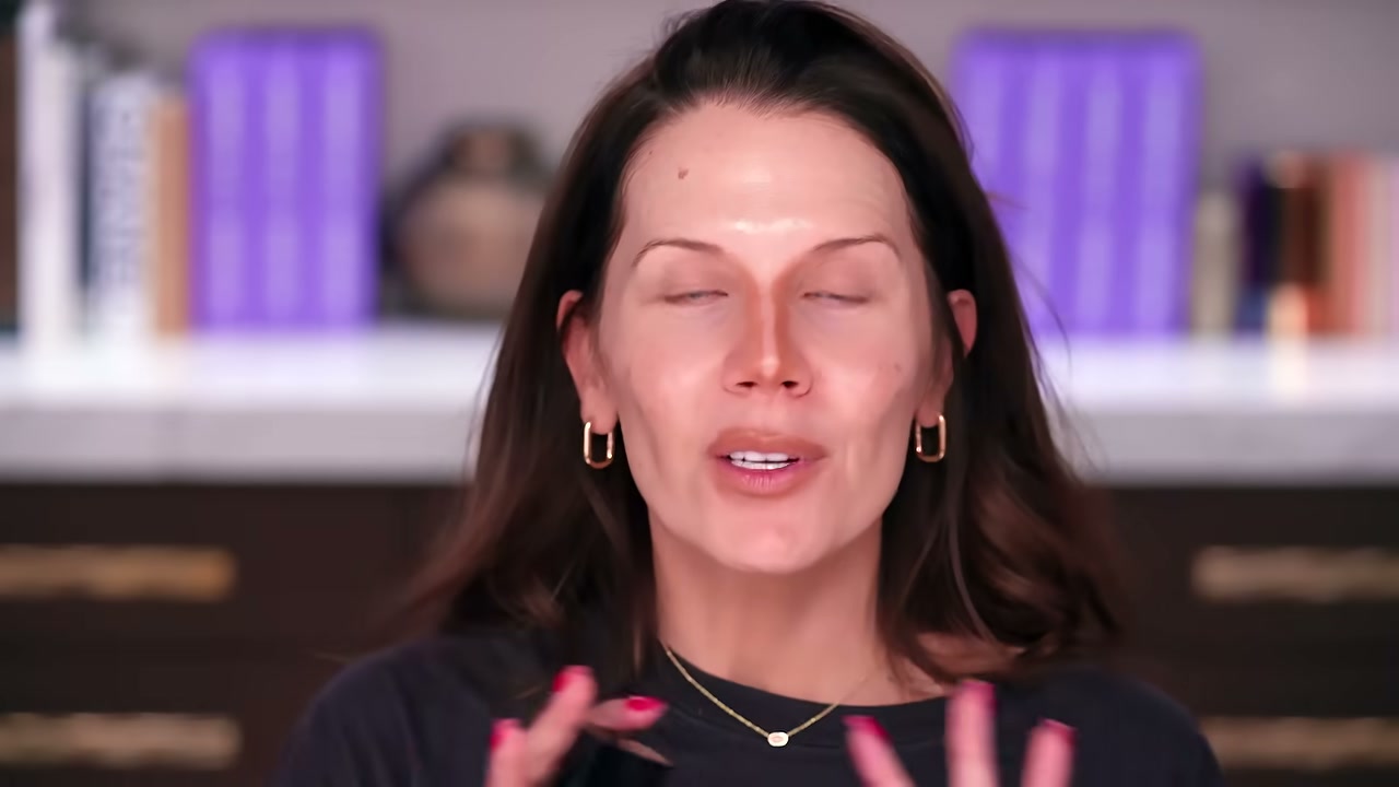 @tati reviewing Wet n Wild Photofocus Liquid Foundation at 02:46 in a YouTube Shorts video