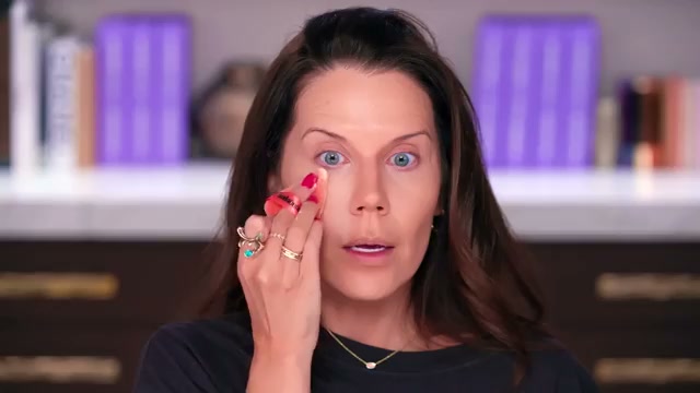 @tati reviewing Wet n Wild Photofocus Loose Setting Powder at 05:50 in a YouTube Shorts video
