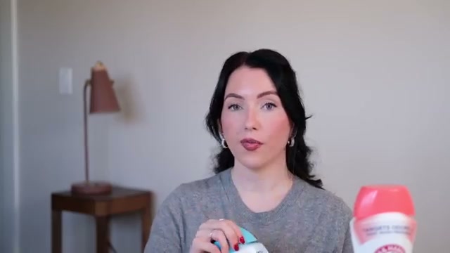 @taylorwynn reviewing Arm & Hammer Scent Beads Peony Blossom at 07:03 in a YouTube Shorts video