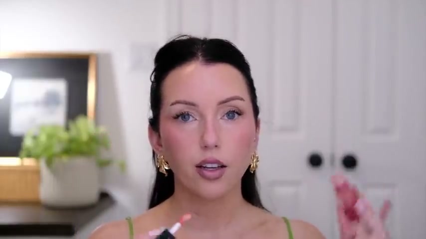@taylorwynn reviewing e.l.f. Cosmetics Red Delicious Gloss at 29:28 in a YouTube Shorts video