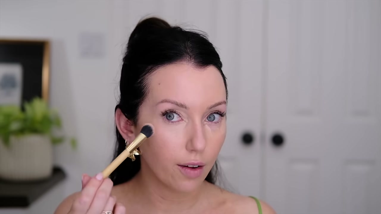 @taylorwynn reviewing Estée Lauder Double Wear Stay-in-Place Concealer at 11:42 in a YouTube Shorts video