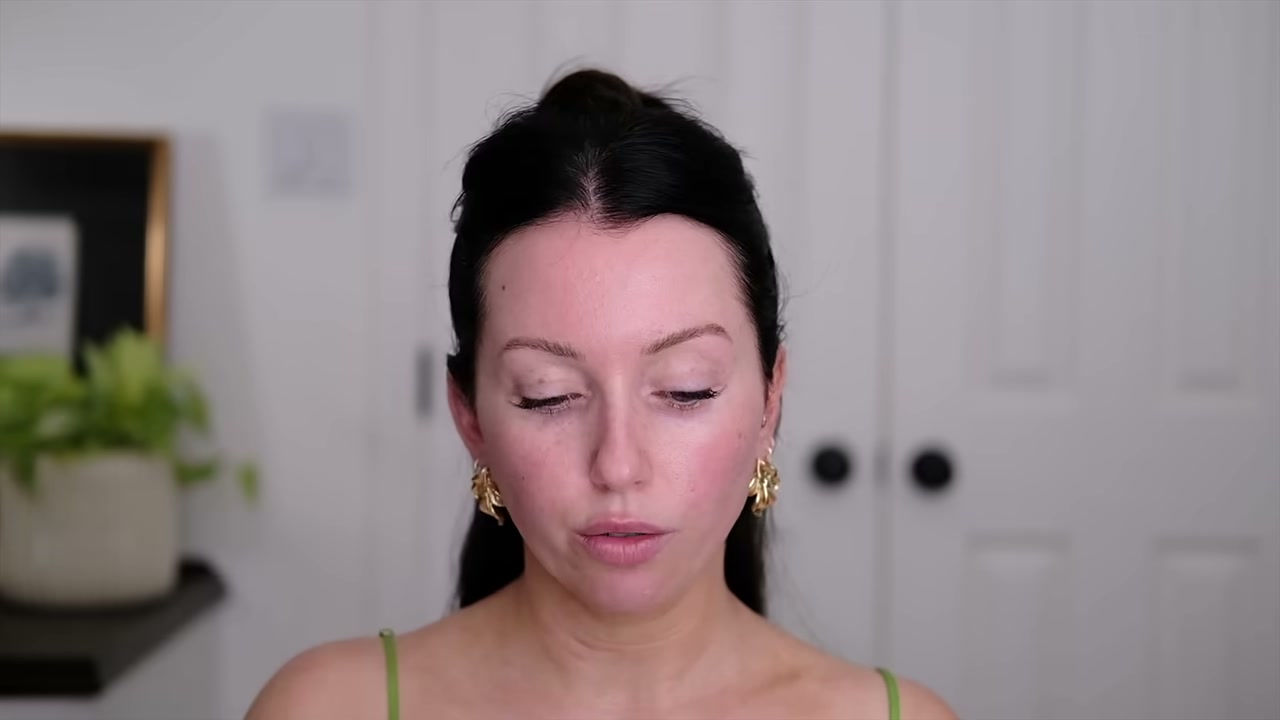 @taylorwynn reviewing Haus Labs Foundation at 06:48 in a YouTube Shorts video