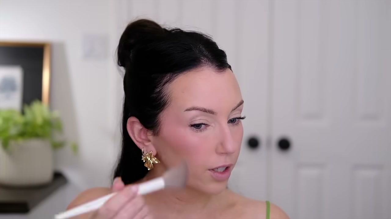 @taylorwynn reviewing Haus Labs Rose Quartz at 23:38 in a YouTube Shorts video