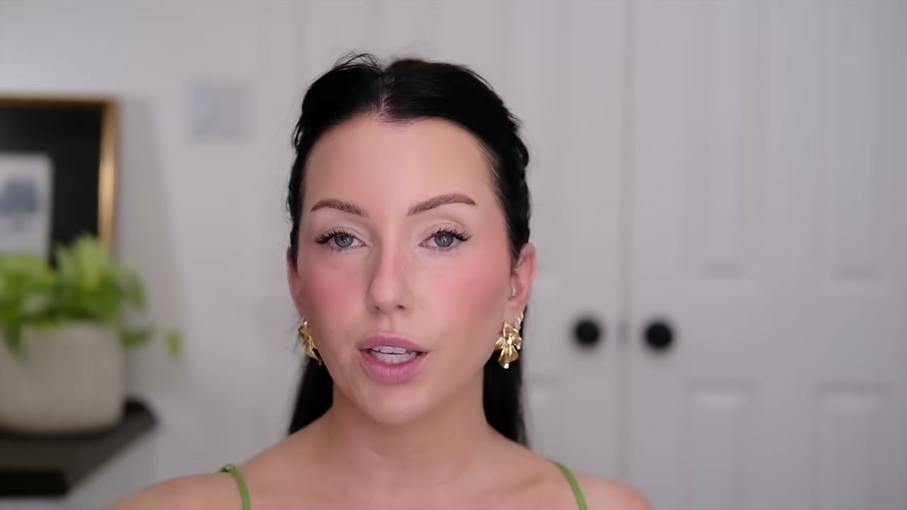 @taylorwynn reviewing L.A. Girl H2O Lock Setting Spray at 19:10 in a YouTube Shorts video