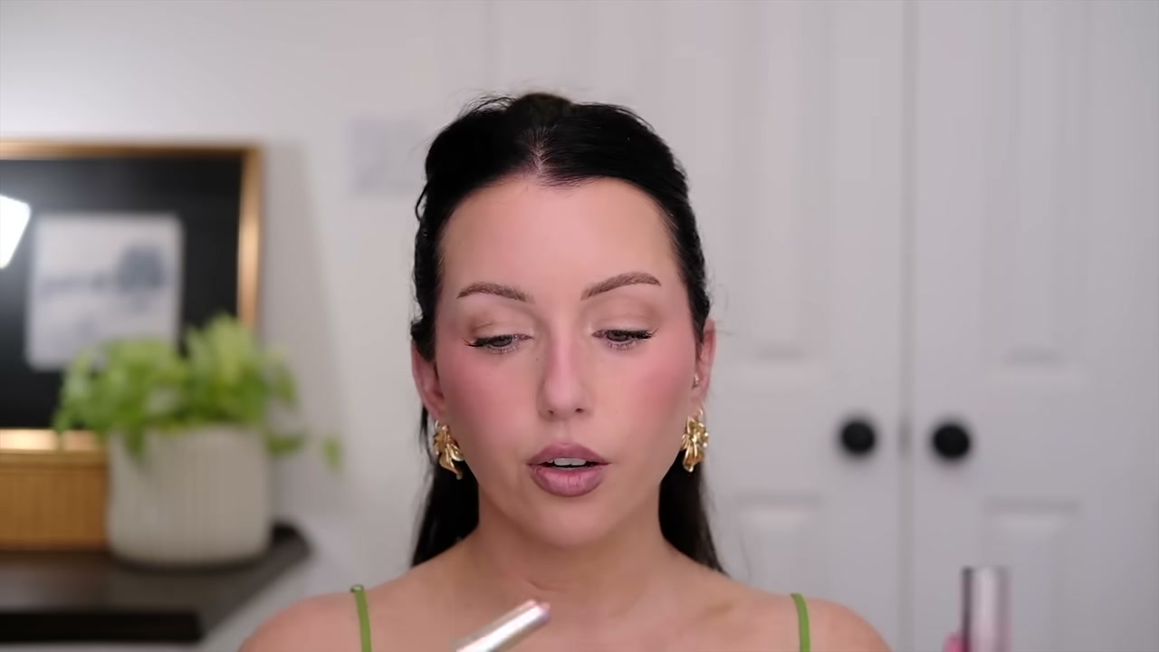 @taylorwynn reviewing Lancôme Lip Idôle Butter Glow at 28:41 in a YouTube Shorts video