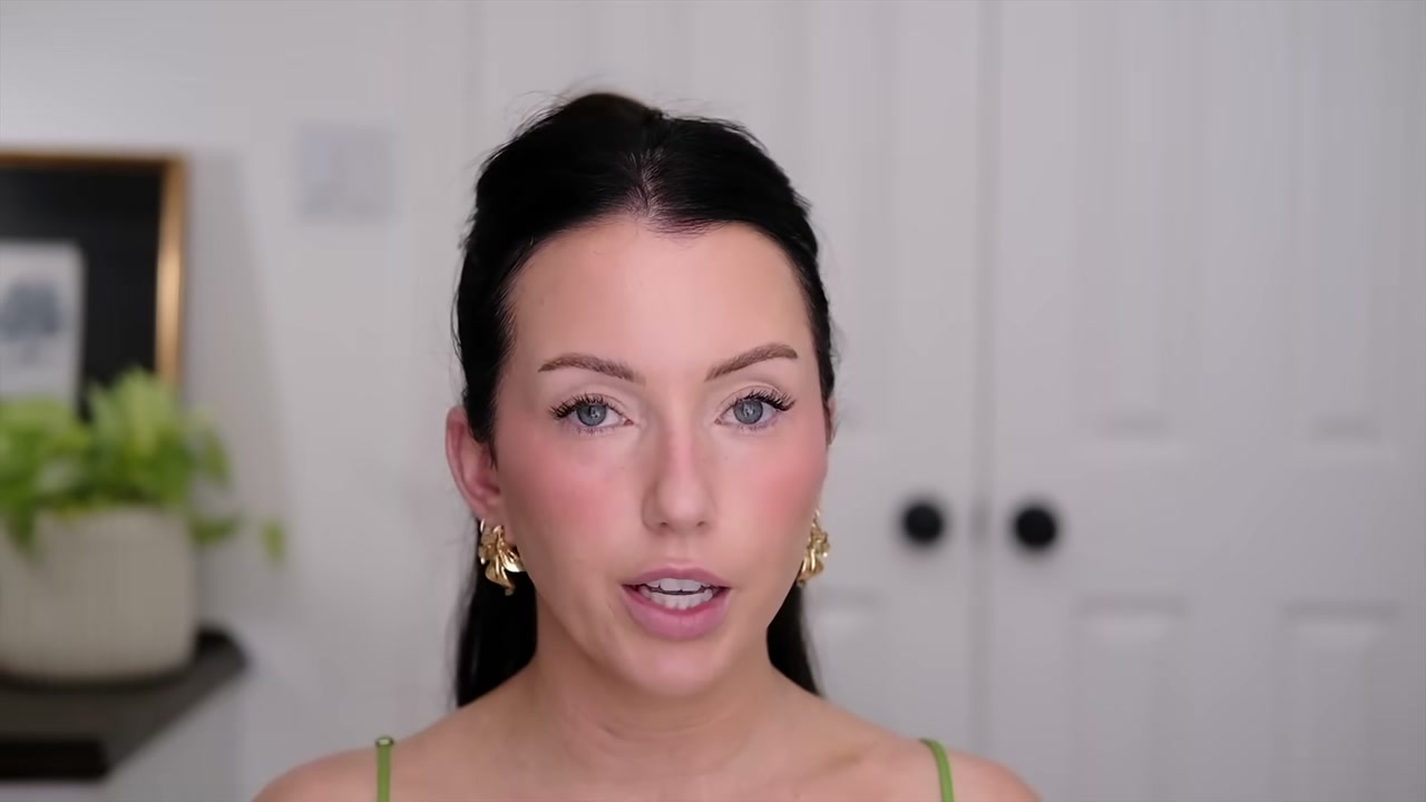 @taylorwynn reviewing Morphe Loose Pink Setting Powder at 19:31 in a YouTube Shorts video