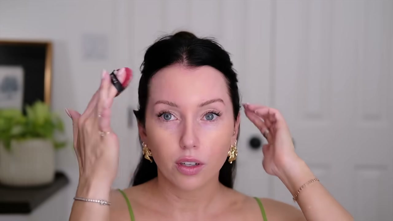 @taylorwynn reviewing TIRTIR Cushion Foundation at 08:39 in a YouTube Shorts video