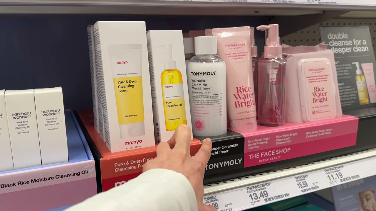 @thebeautybreakdown reviewing TONYMOLY Wonder Ceramide Mochi Toner at 04:22 in a YouTube Shorts video
