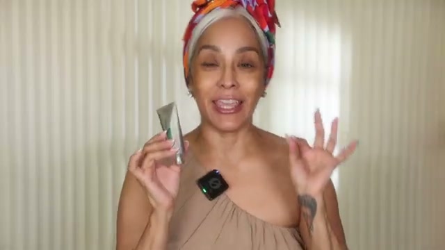 @thebeautydebut reviewing AOTA Mexico Illuminating Primer at 03:45 in a YouTube Shorts video