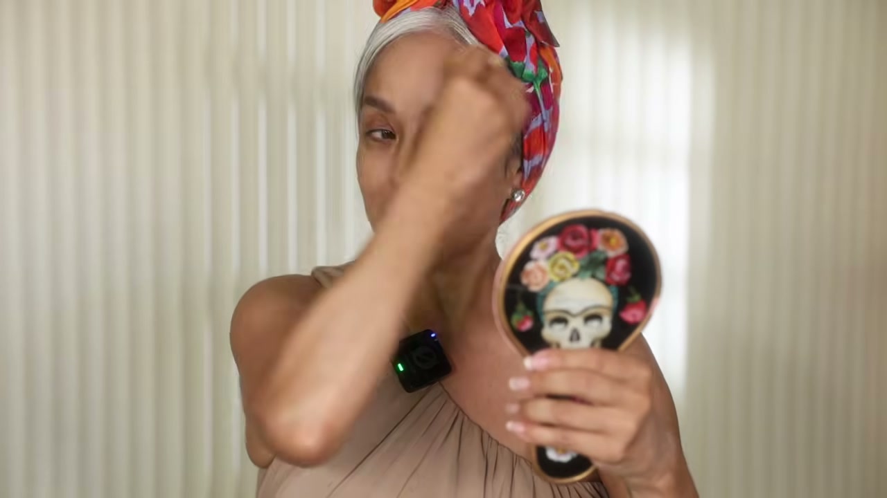 Simply Ageless Skin Perfector Essence Foundation
