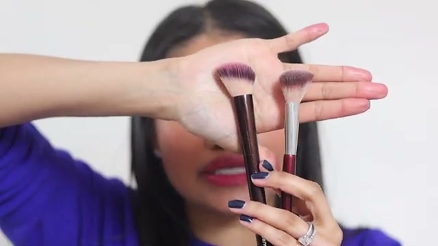 112 Small Angled Face Brush