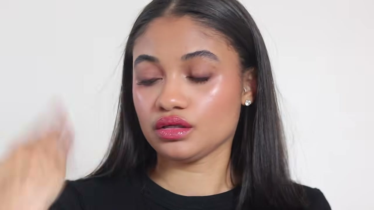 @thecleanbeautycode reviewing Haus Labs Atomic Lip Lacquer at 27:58 in a YouTube Shorts video