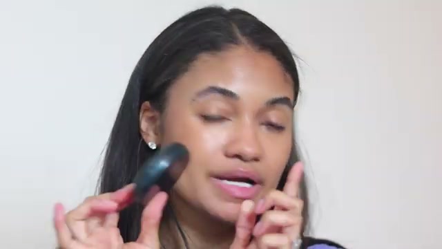 @thecleanbeautycode reviewing SOSHE Beauty Blush at 16:53 in a YouTube Shorts video