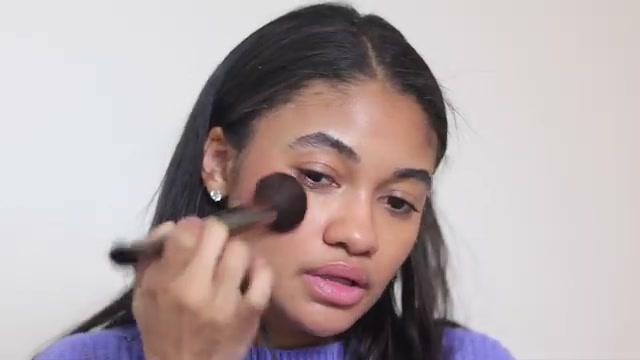 @thecleanbeautycode reviewing SOSHE Beauty Blush at 17:19 in a YouTube Shorts video