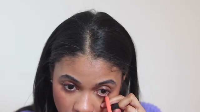 @thecleanbeautycode reviewing SOSHE Beauty Waterline Eye Brightener at 24:48 in a YouTube Shorts video