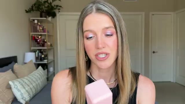 @theelenakoira reviewing BYOMA Moisturizing Gel Cream at 09:47 in a YouTube Shorts video