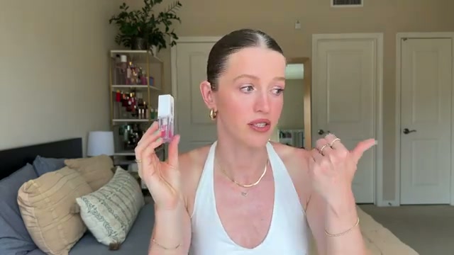 @theelenakoira reviewing Catrice Gloss'n Glow Lip Oil at 22:29 in a YouTube Shorts video