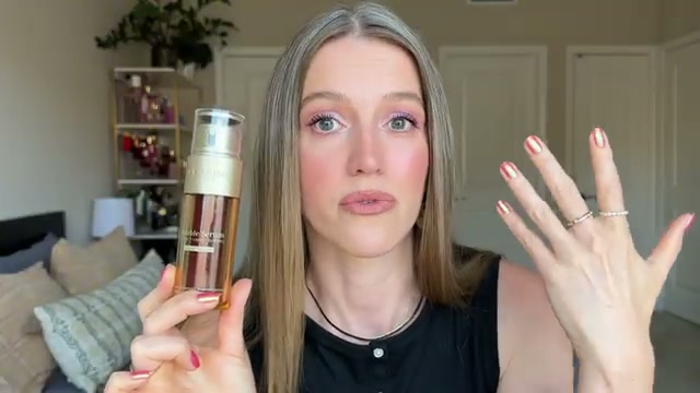 @theelenakoira reviewing Clarins Double Serum at 03:21 in a YouTube Shorts video