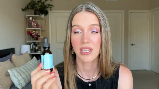 @theelenakoira reviewing Isomers Copper Pea Concentrate Serum at 04:46 in a YouTube Shorts video