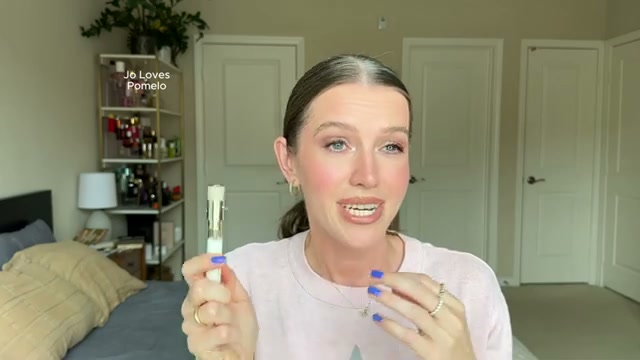 @theelenakoira reviewing Jo Loves Pomelo at 10:07 in a YouTube Shorts video