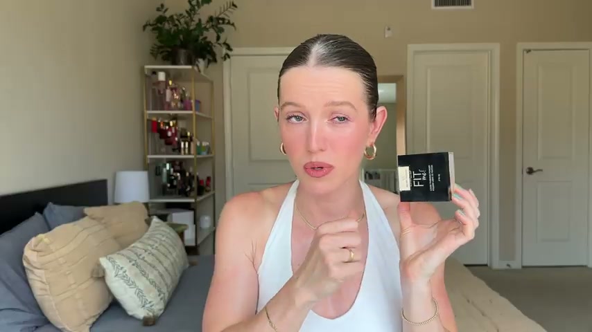 @theelenakoira reviewing Maybelline Fit Me Loose Setting Powder at 09:15 in a YouTube Shorts video