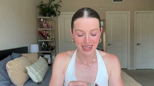 @theelenakoira reviewing Morphe Bake & Set Setting Powder at 08:24 in a YouTube Shorts video