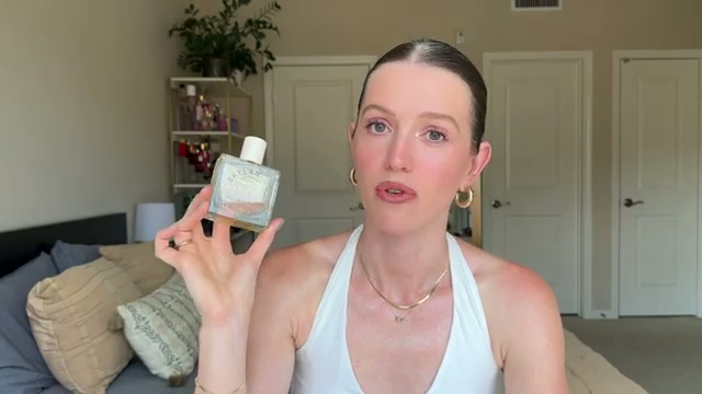 @theelenakoira reviewing Skylar Vanilla Sky at 30:59 in a YouTube Shorts video