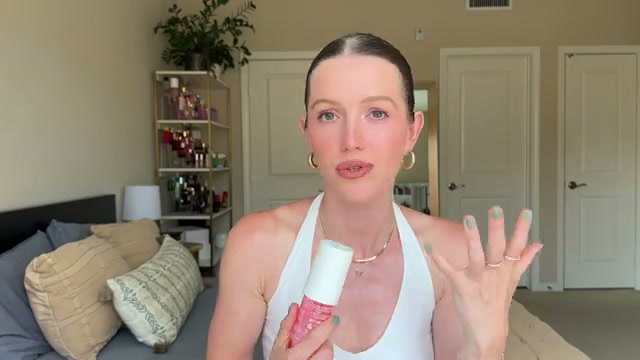 @theelenakoira reviewing Sol de Janeiro Brazilian Crush Cheirosa 40 at 31:33 in a YouTube Shorts video