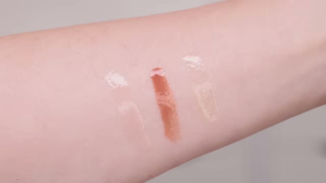 @themichelewang reviewing CHANEL Rouge Coco Hydra Gloss at 11:53 in a YouTube Shorts video