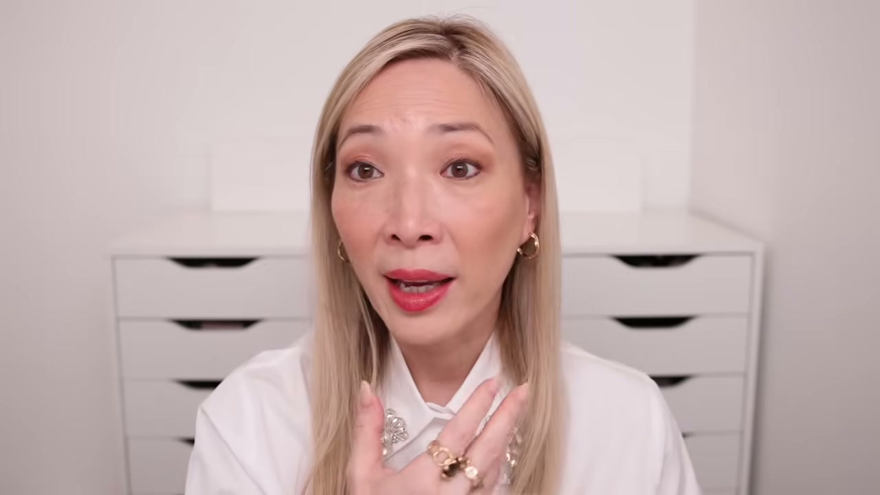 @themichelewang reviewing ILIA Soft Focus Finishing Powder at 34:10 in a YouTube Shorts video