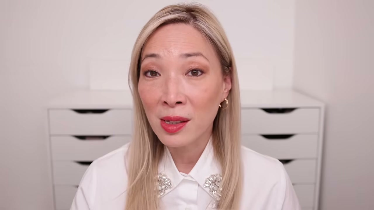 @themichelewang reviewing Natasha Denona Tan Eyeshadow Palette at 17:56 in a YouTube Shorts video