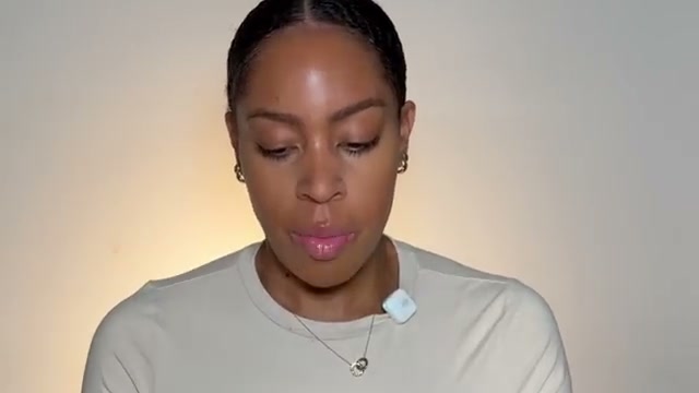 @tiffanylumpkintv reviewing Hourglass Dual Brush at 06:26 in a YouTube Shorts video