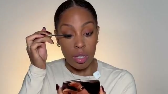 @tiffanylumpkintv reviewing Hourglass Unlocked Defining and Lengthening Tubing Mascara at 09:54 in a YouTube Shorts video
