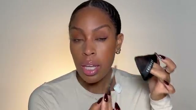 @tiffanylumpkintv reviewing Hourglass Waterproof Gel Eyeliner at 09:08 in a YouTube Shorts video