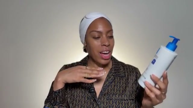 @tiffanylumpkintv reviewing La Roche-Posay Triple Repair Moisturizing Cream at 06:24 in a YouTube Shorts video