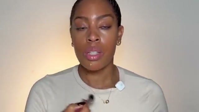 @tiffanylumpkintv reviewing Real Techniques Setting Brush at 05:49 in a YouTube Shorts video