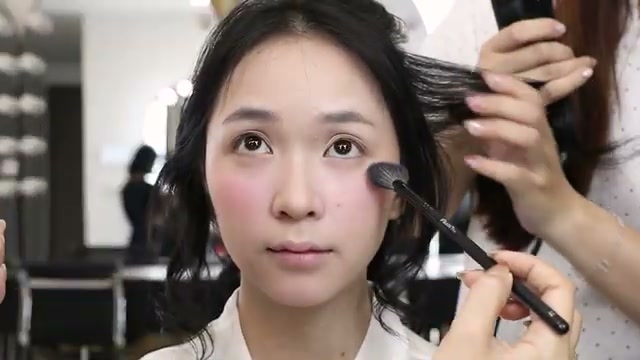 tina_yong mentioning Dior Backstage Glow Palette at 07:23 in their YouTube video