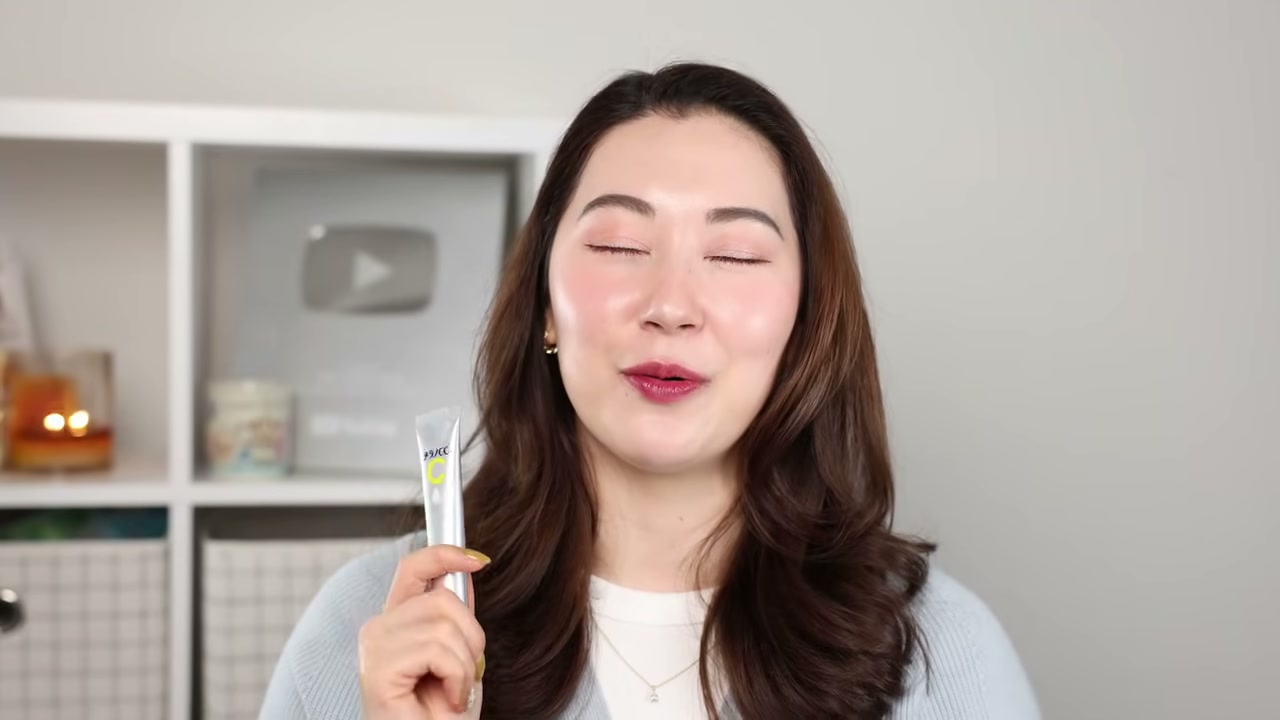 @tinatanakaharris reviewing Melano CC Essence at 13:16 in a YouTube Shorts video
