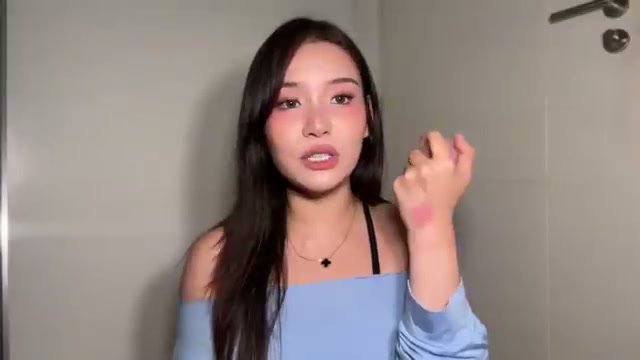 @tonisia reviewing Strokes You Crush Blushes at 18:36 in a YouTube Shorts video