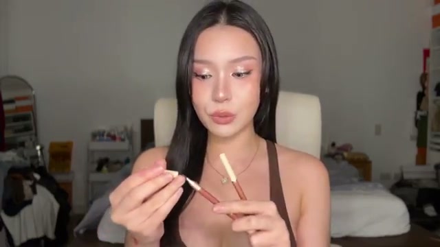 @tonisia reviewing Sunny Face Lip Liner at 33:56 in a YouTube Shorts video