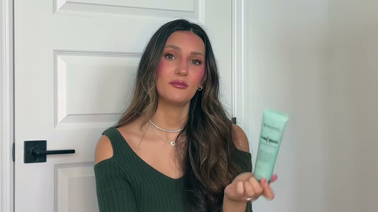 @tristin_jade reviewing Kérastase Ciment Thermique Blow Dry Cream at 08:09 in a YouTube Shorts video