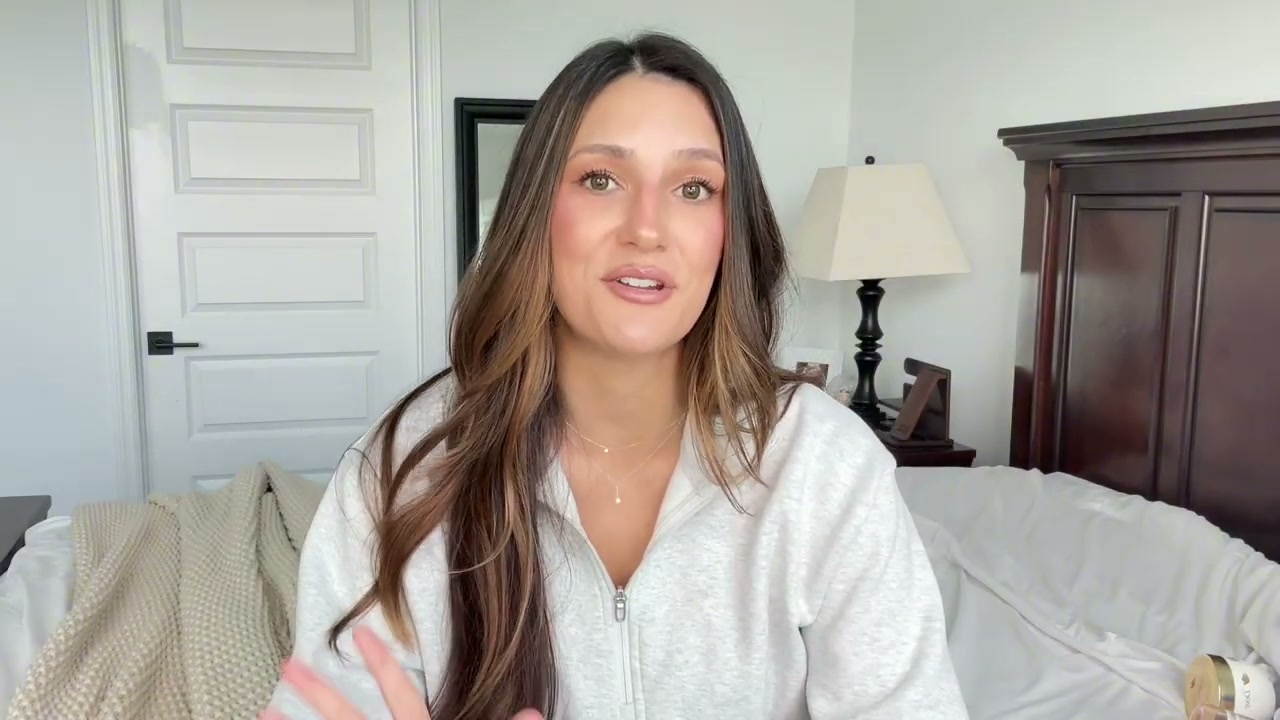 @tristin_jade reviewing shu uemura Essence Absolue Hair Oil at 05:50 in a YouTube Shorts video