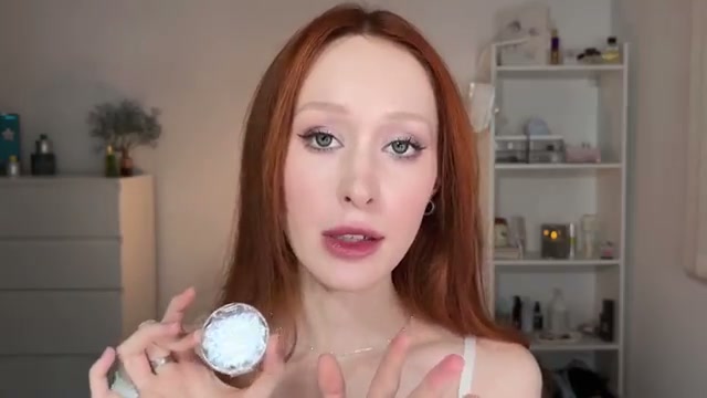 @val_foche reviewing CANMAKE Highlighter at 06:50 in a YouTube Shorts video