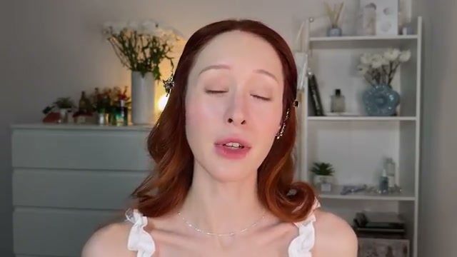 @val_foche reviewing COSRX COSRX Low Ph Good Morning Gel Cleanser at 15:56 in a YouTube Shorts video