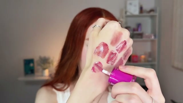 @val_foche reviewing fwee 3D Volumizing Lip Gloss at 06:44 in a YouTube Shorts video