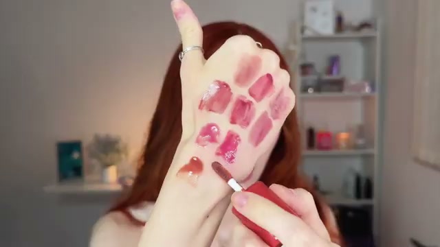 @val_foche reviewing fwee 3D Volumizing Lip Gloss at 07:39 in a YouTube Shorts video