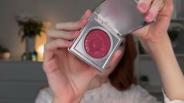 @val_foche reviewing GIRLCULT GIRLCULT Holiday Collection Blush at 09:46 in a YouTube Shorts video