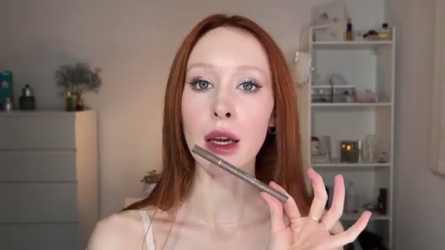 @val_foche reviewing Judydoll Slim Liquid Eyeliner at 13:04 in a YouTube Shorts video