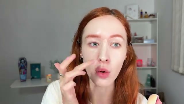 @val_foche reviewing Momo's Workshop Momo's Workshop Puffs (animal Collection) at 04:52 in a YouTube Shorts video
